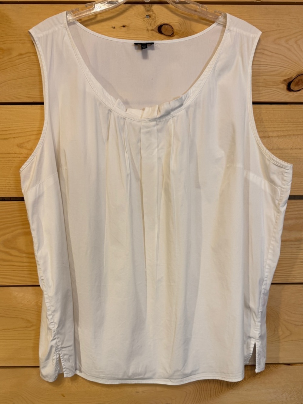 Talbots Woman White Sleeveless Pleated Front Top Size 22W